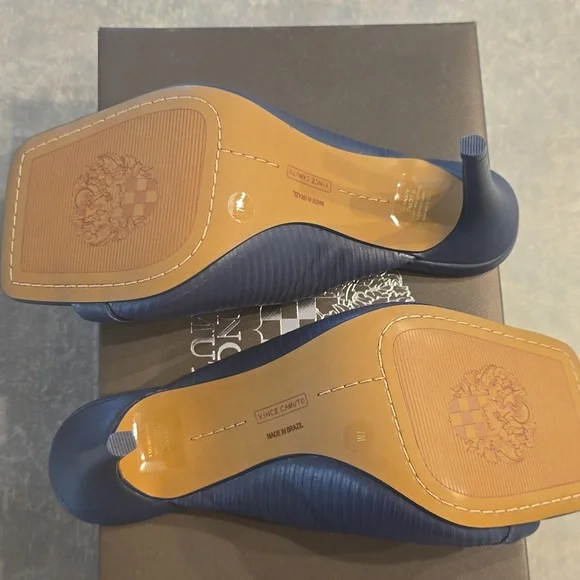 Vince Camuto Dark Blue Twist Heels - Picture 4 of 9